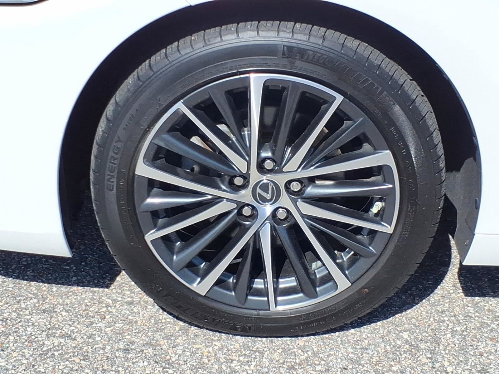 Used 2023 Lexus ES 350 w/ Premium Package FWD image 4