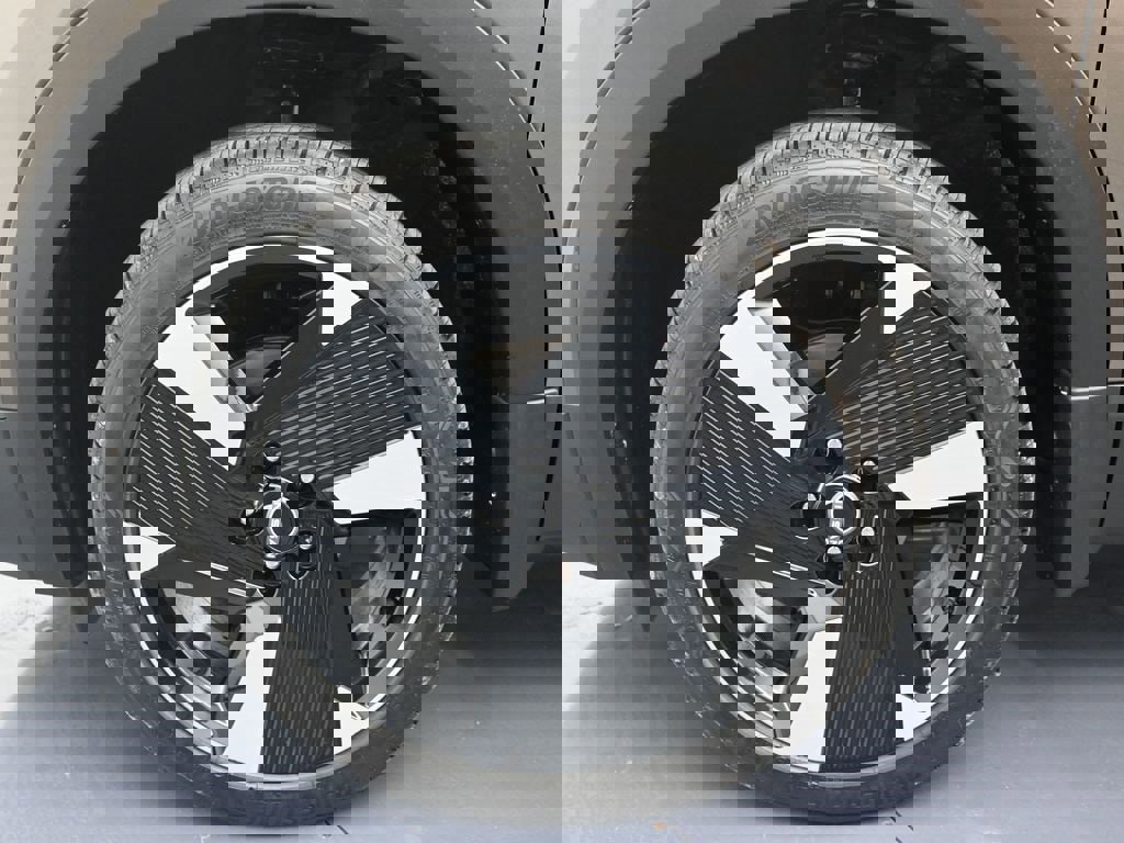 New 2026 Nissan Kicks SR image 9