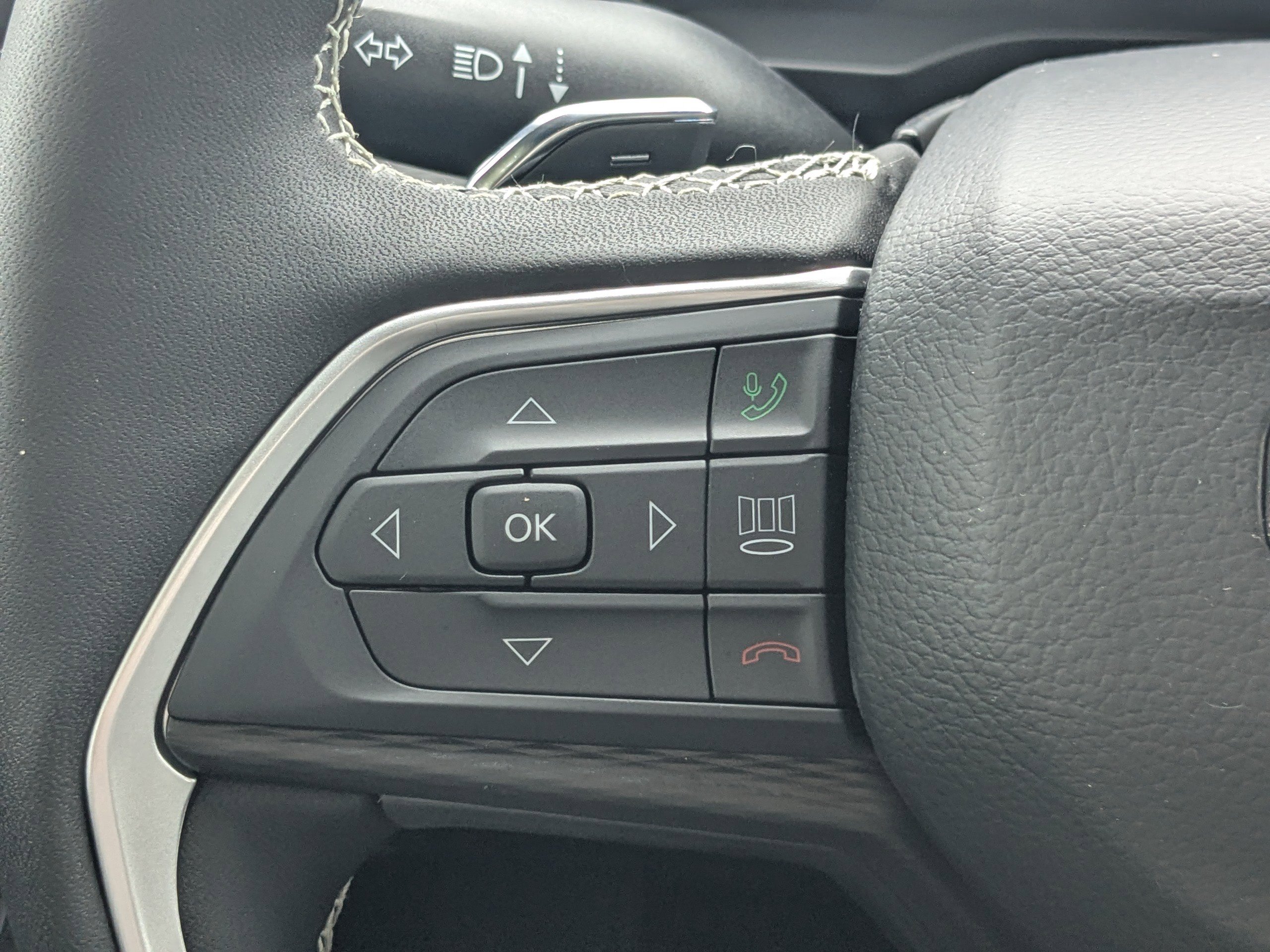 New 2026 Jeep Grand Cherokee Altitude 4x2 image 24