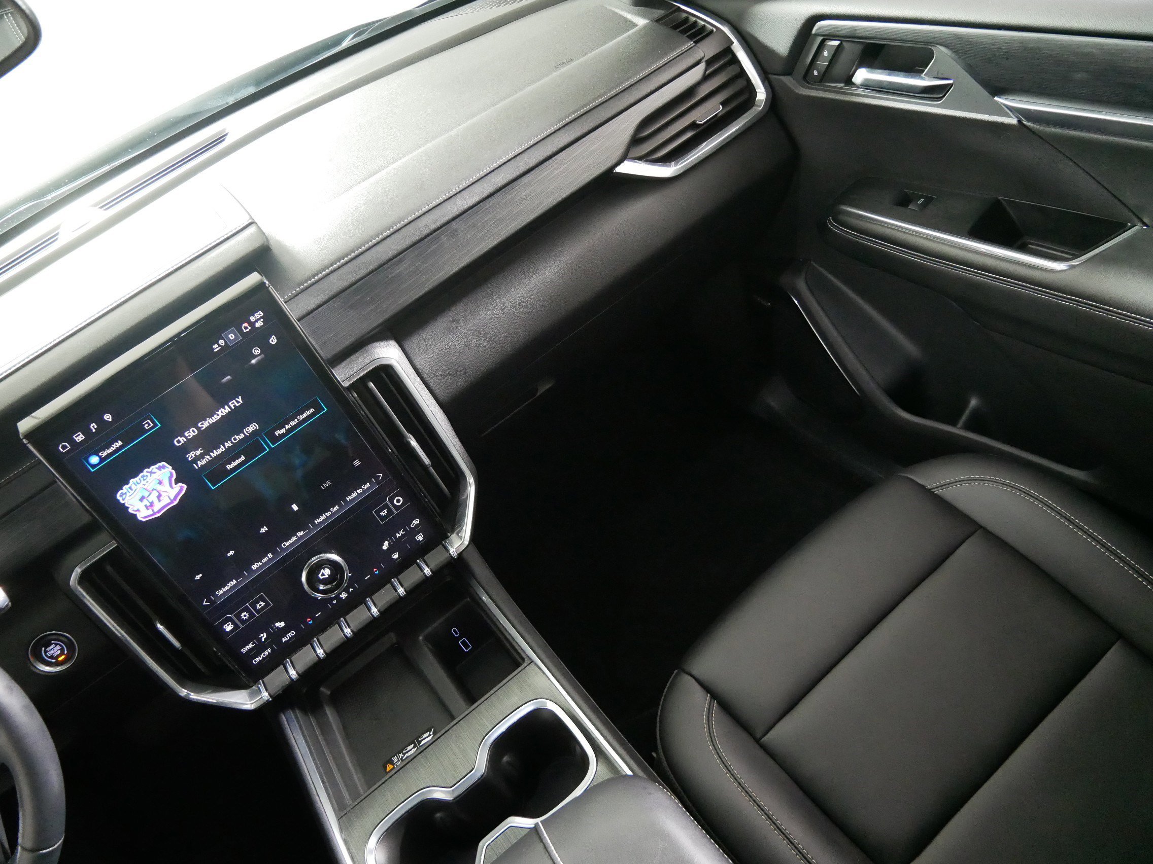 Used 2025 GMC Acadia Elevation w/ Elevation Premium Package image 11