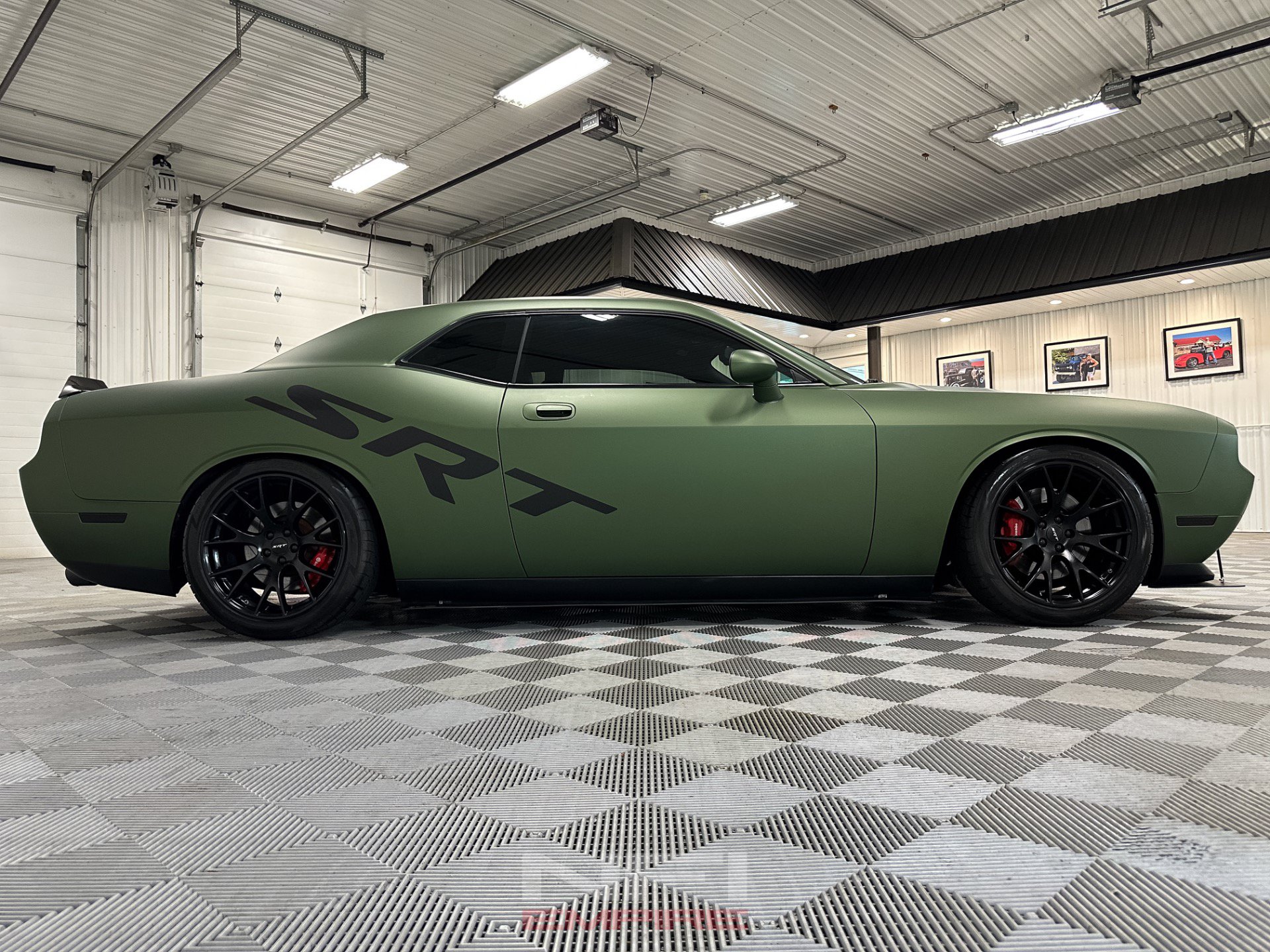 Used 2009 Dodge Challenger SRT8 w/ SRT Option Group II RWD image 17