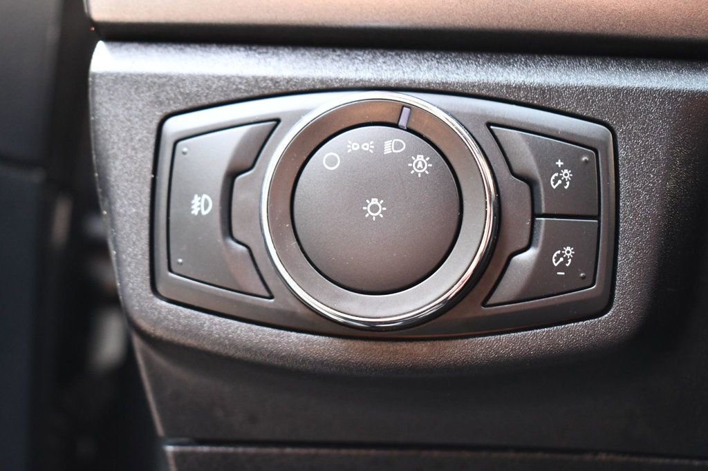 Used 2017 Ford Fusion Energi SE image 19