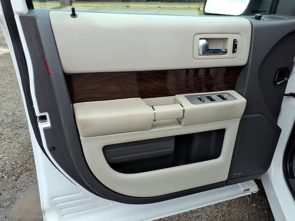 Used 2011 Ford Flex SEL FWD image 13