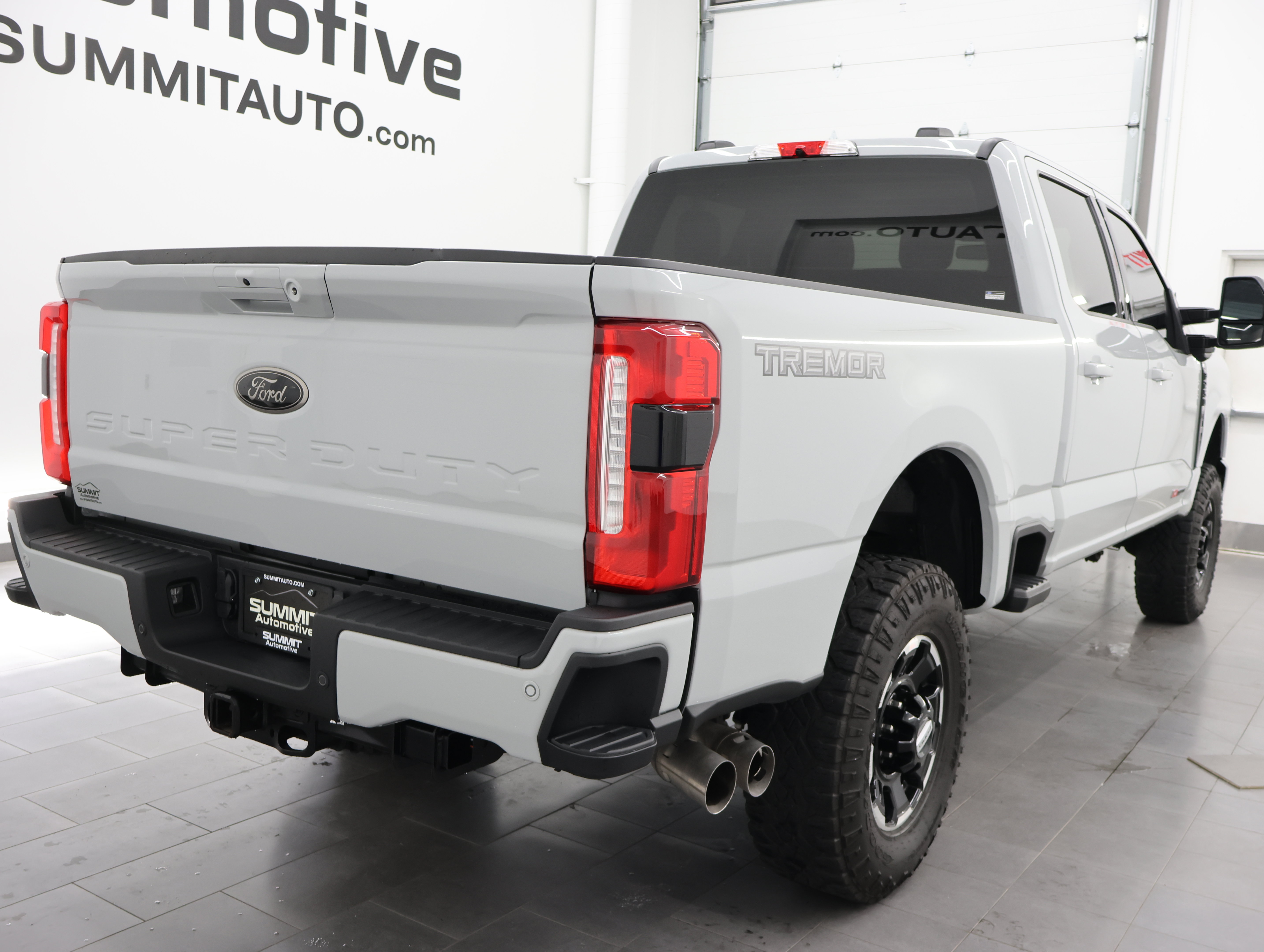 Used 2025 Ford F250 XLT w/ Black Appearance Package AWD/4WD image 4