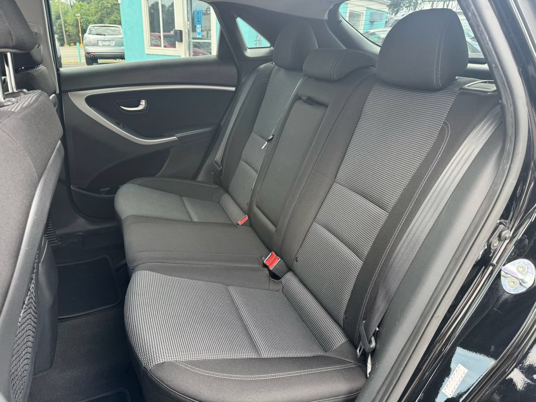 Used 2017 Hyundai Elantra GT FWD image 11