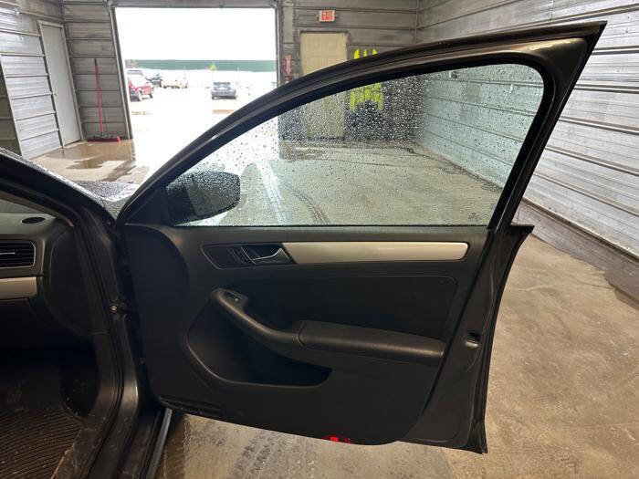 Used 2011 Volkswagen Jetta TDI FWD image 29