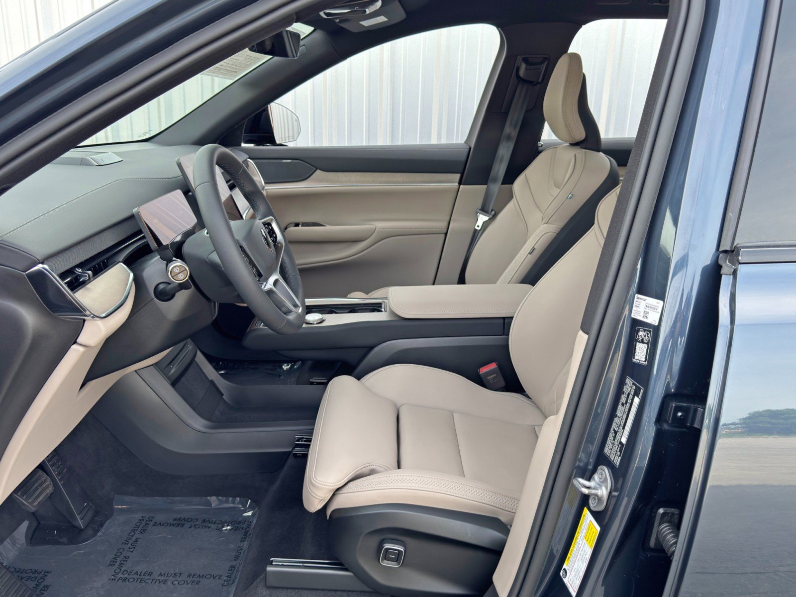 Used 2025 Volvo EX90 Ultra AWD/4WD image 17