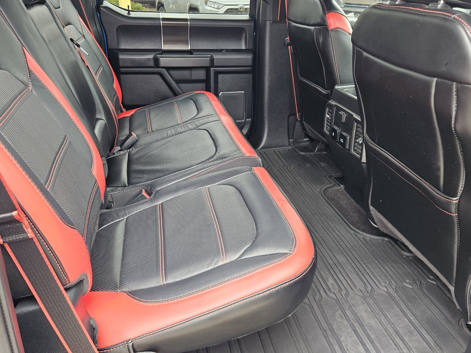 Used 2019 Ford F150 Lariat image 10