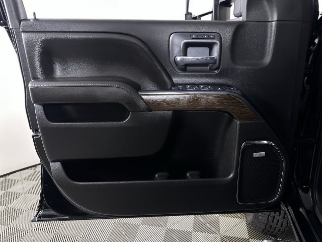 Used 2018 GMC Sierra 2500 Denali w/ Duramax Plus Package AWD/4WD image 23