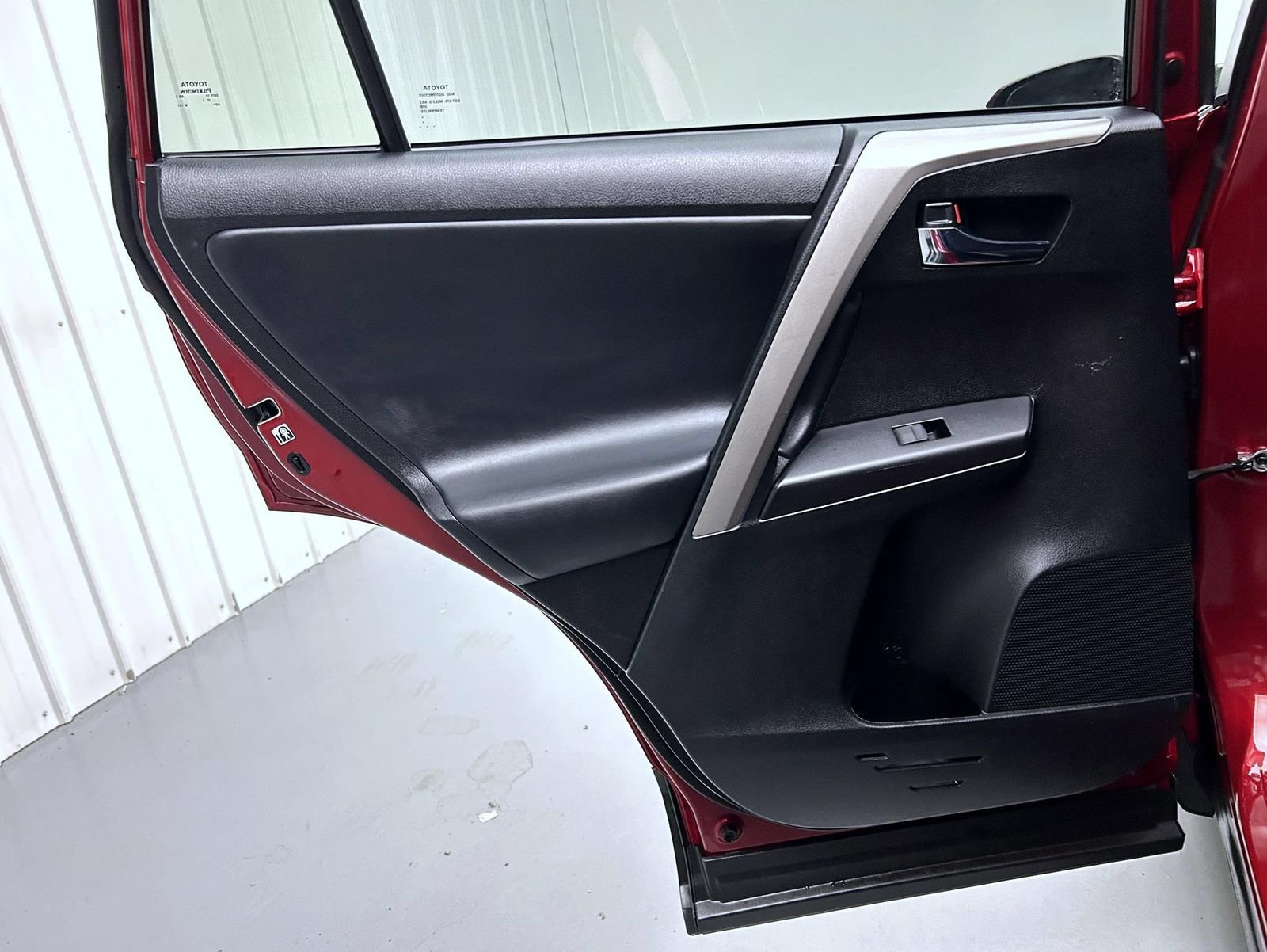 Used 2018 Toyota RAV4 XLE FWD image 20