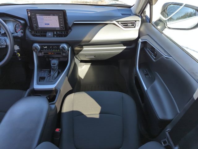 Used 2021 Toyota RAV4 LE image 15
