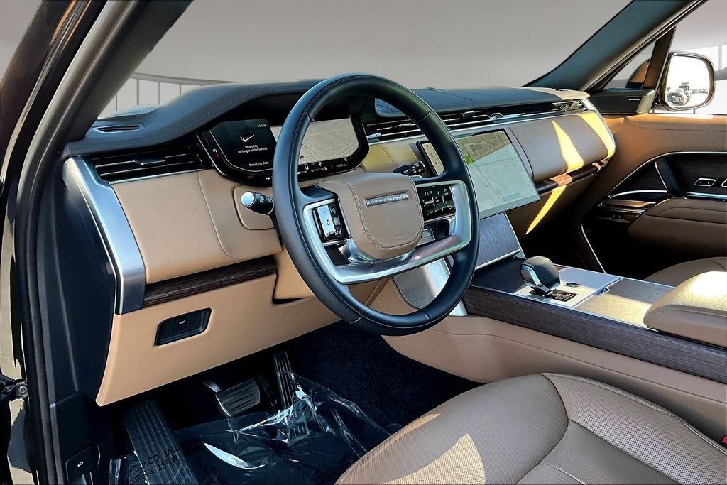 Certified 2025 Land Rover Range Rover SE AWD/4WD image 15