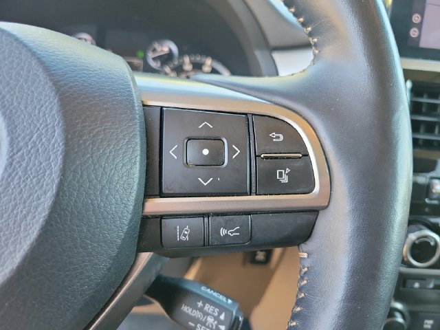 Used 2023 Lexus GX 460 Premium w/ Accessory Package AWD/4WD image 31