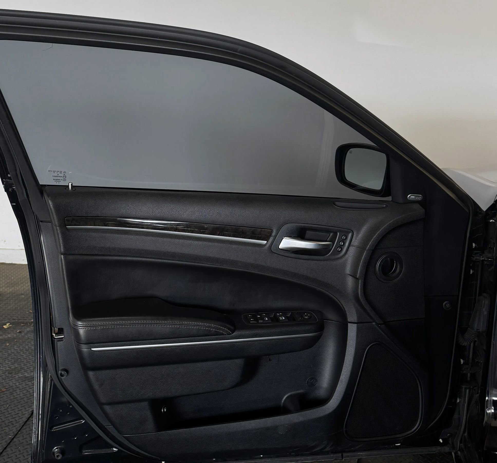 Used 2016 Chrysler 300 C image 12