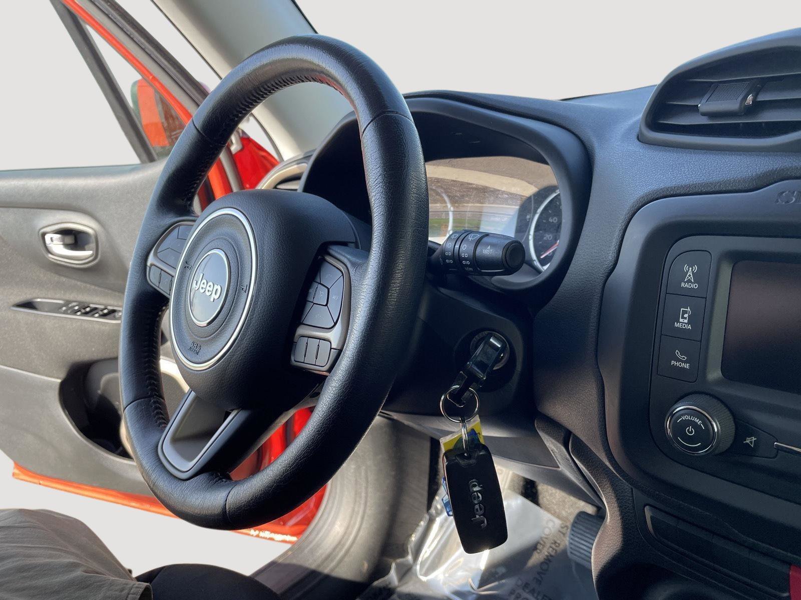 Used 2015 Jeep Renegade Latitude AWD/4WD image 25