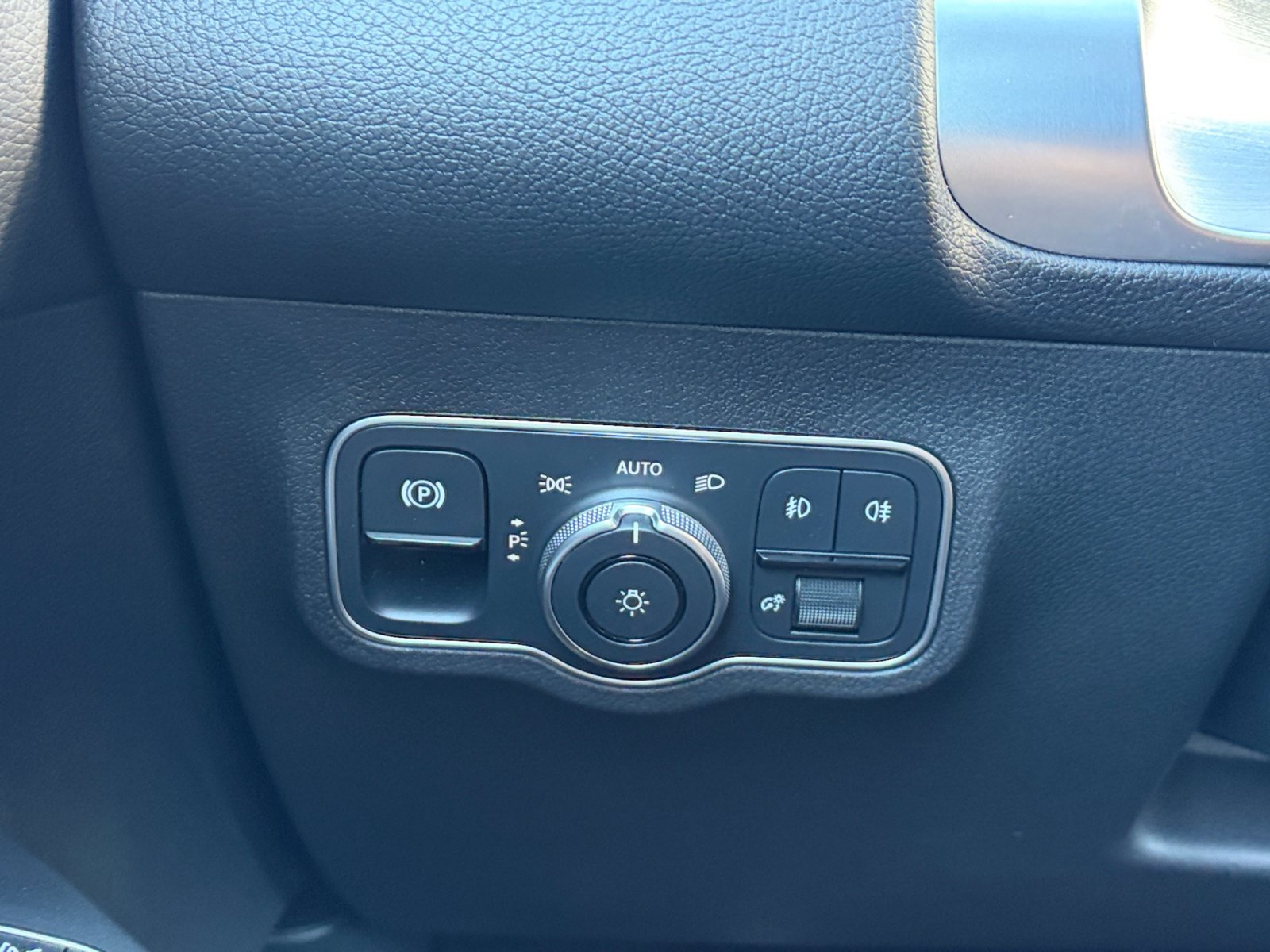 New 2026 Mercedes-Benz GLB 250 4MATIC image 14