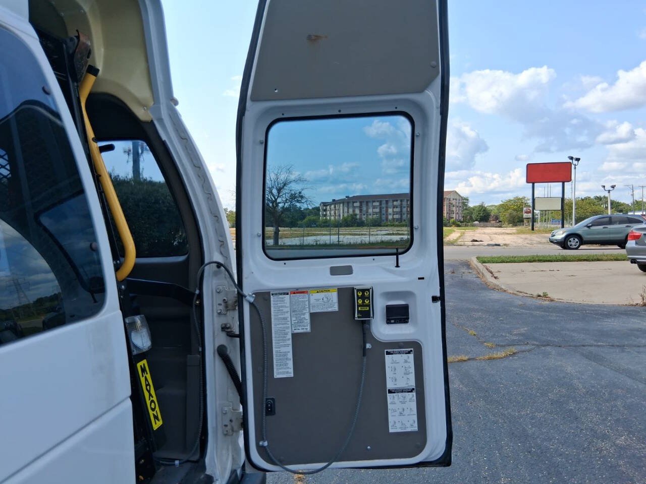 Used 2009 Ford E-250 and Econoline 250 Extended RWD image 15
