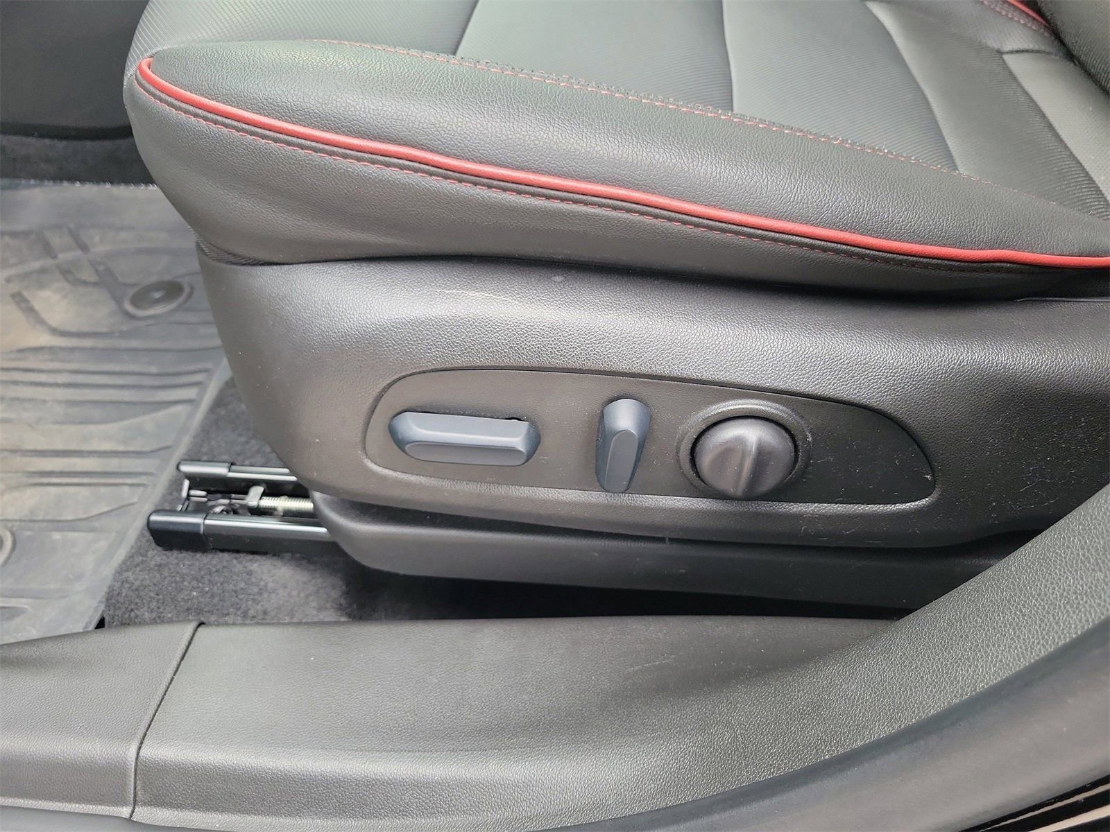 Used 2025 Chevrolet TrailBlazer RS w/ Convenience Package image 17