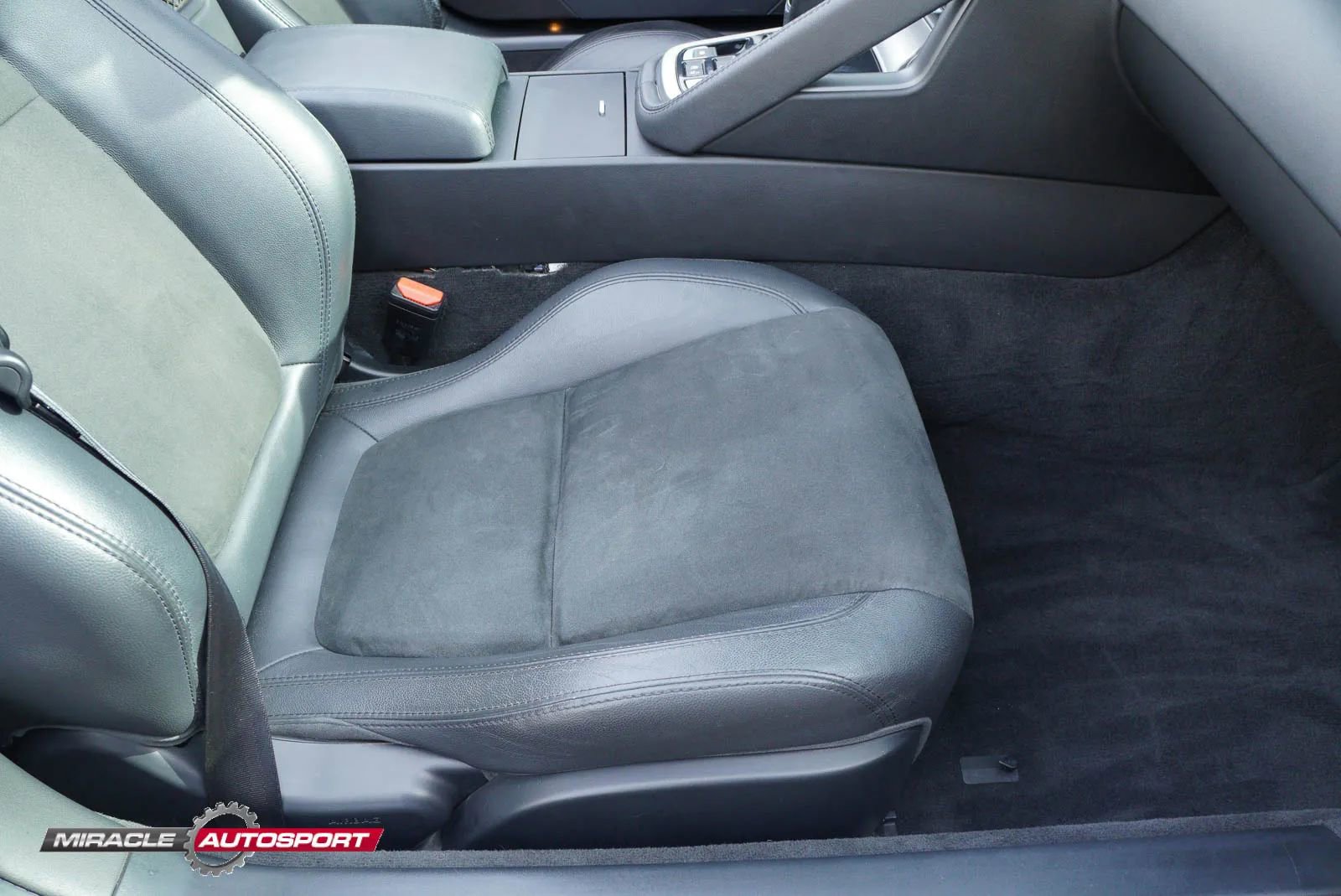 Used 2017 Jaguar F-TYPE Convertible RWD image 27