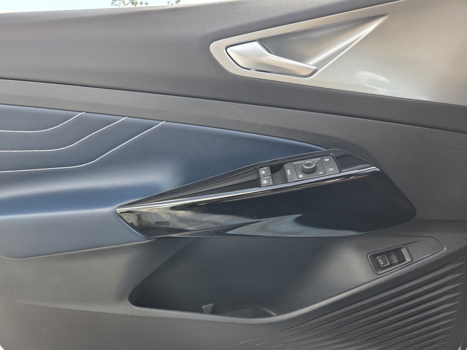 Used 2024 Volkswagen ID.4 S RWD image 21