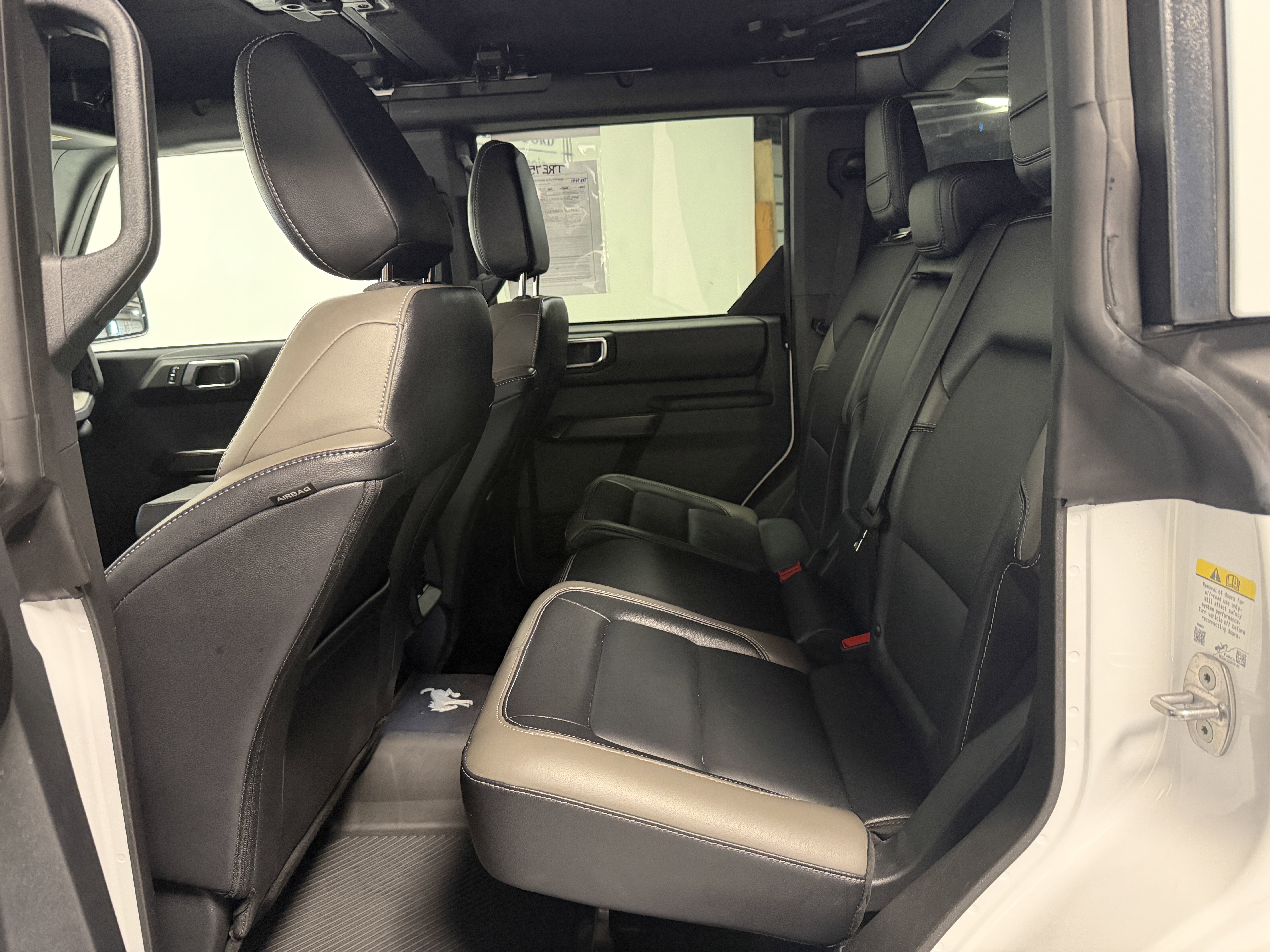 Used 2025 Ford Bronco Outer Banks image 24