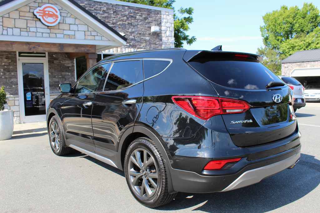Used 2018 Hyundai Santa Fe Sport w/ Cargo Package AWD/4WD image 9