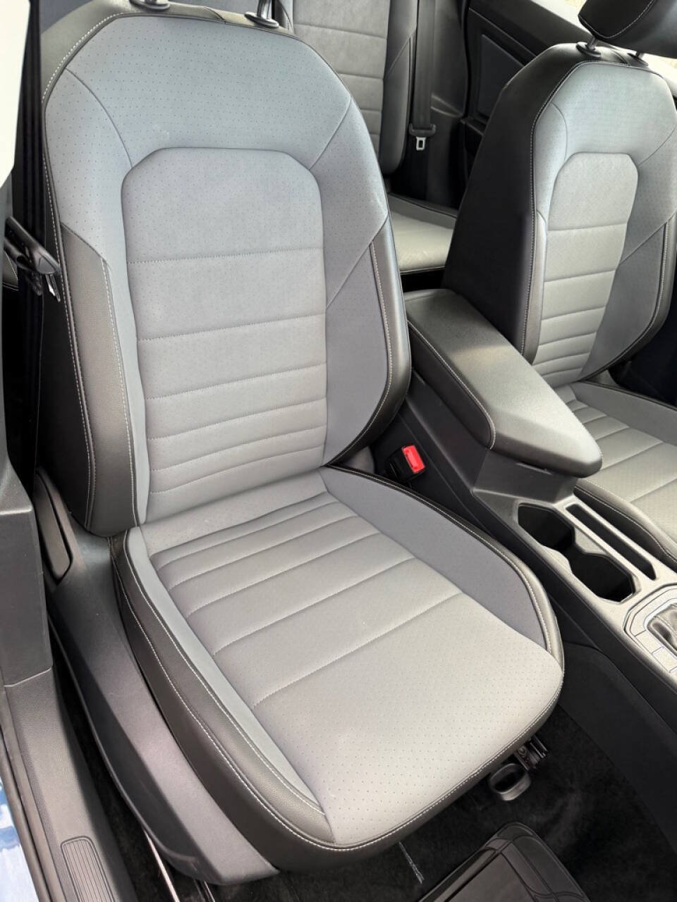 Used 2025 Volkswagen Jetta SE FWD image 24