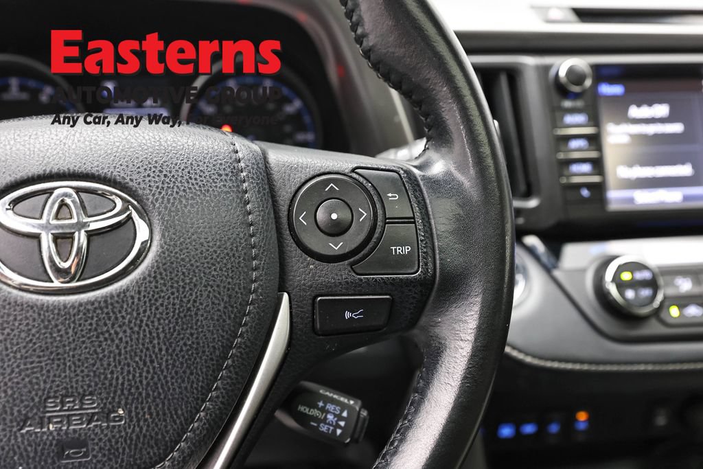 Used 2018 Toyota RAV4 XLE AWD/4WD image 16