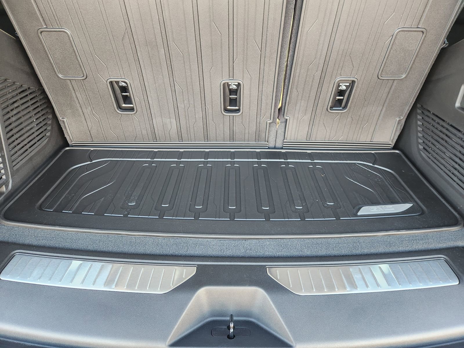 New 2026 GMC Yukon AT4 Ultimate w/ LPO, Floor Liner Package image 38