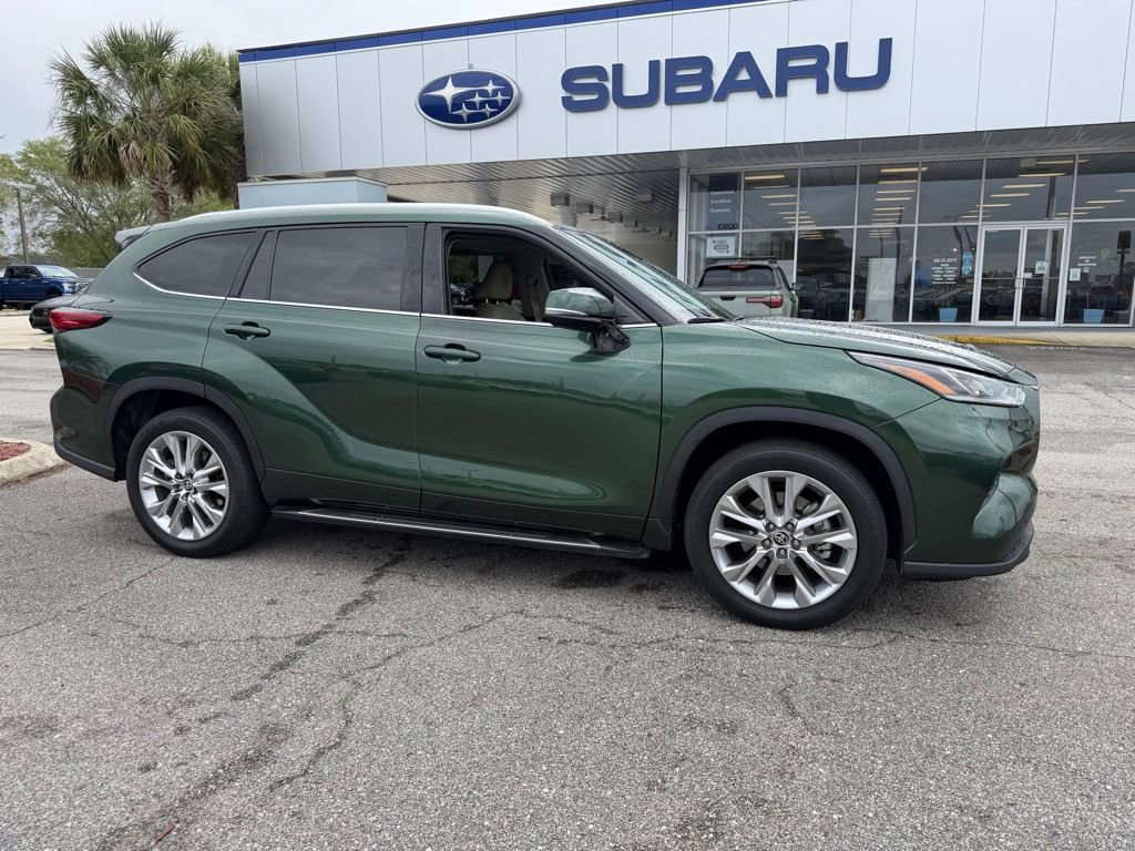 Used 2023 Toyota Highlander Limited FWD image 1