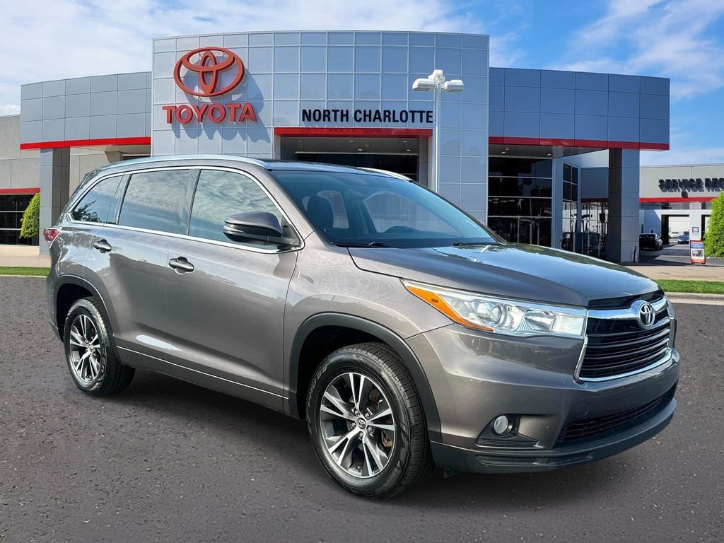 Used 2016 Toyota Highlander XLE FWD 360° Tour