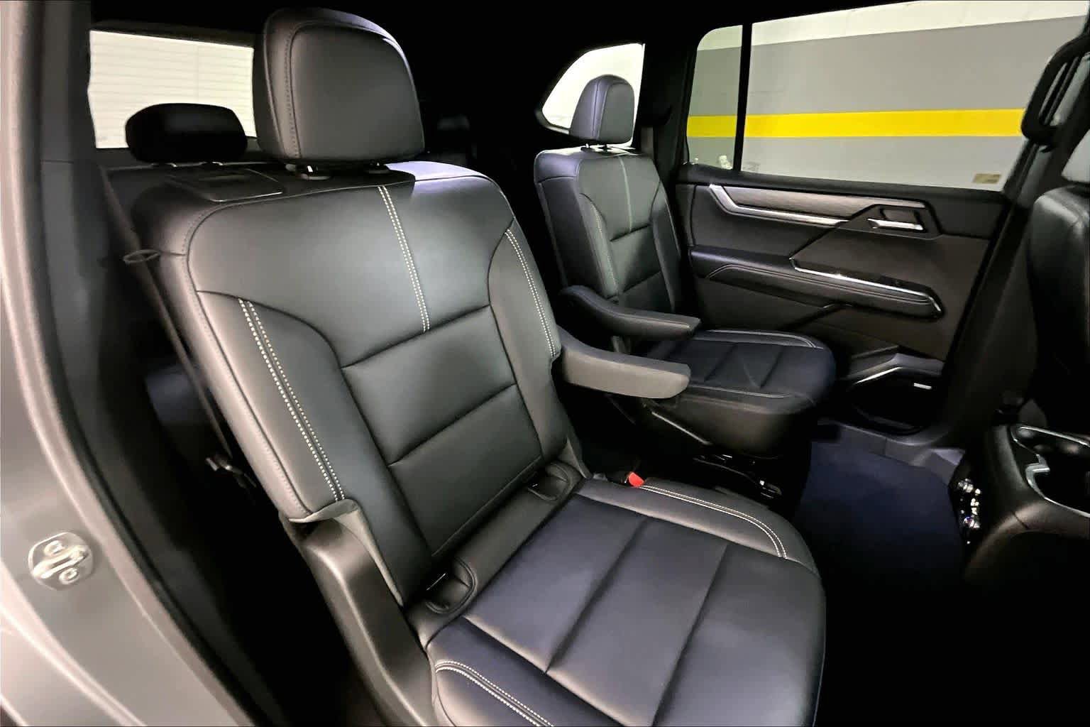 Used 2025 GMC Acadia Elevation w/ Elevation Premium Package FWD image 20