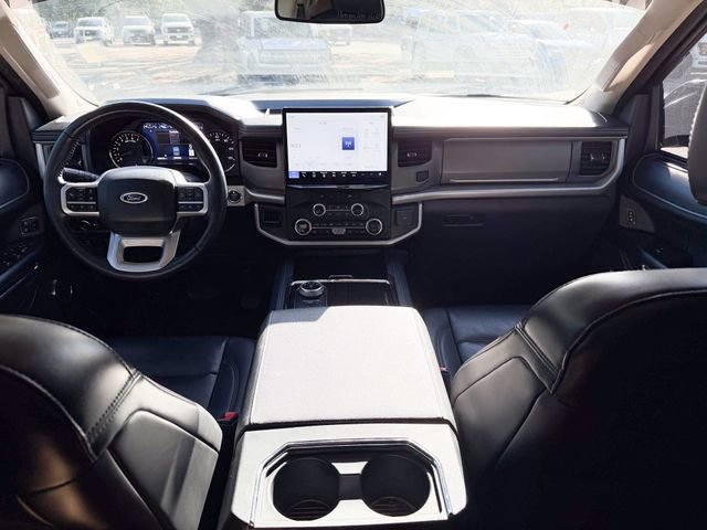 Used 2023 Ford Expedition XLT image 16