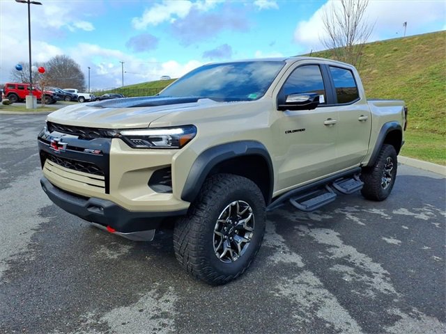 Used 2024 Chevrolet Colorado ZR2 w/ Technology Package image 8