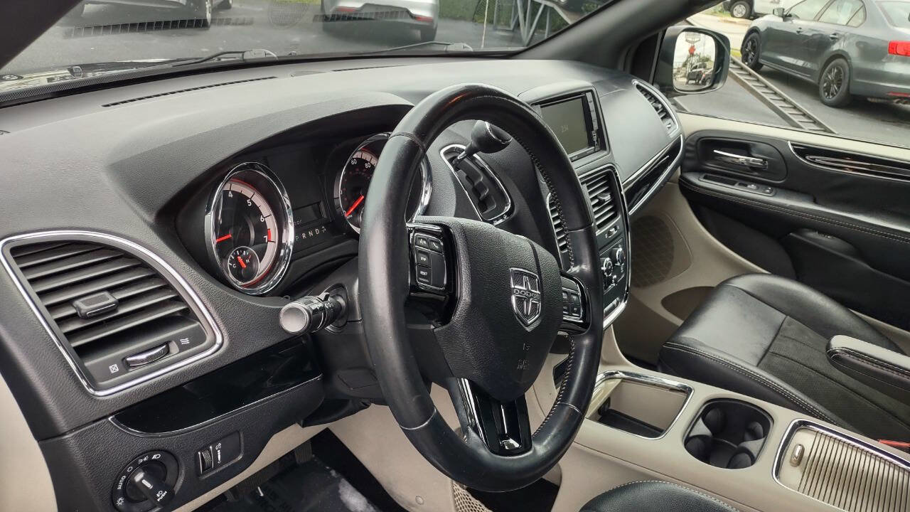 Used 2019 Dodge Grand Caravan SXT image 14