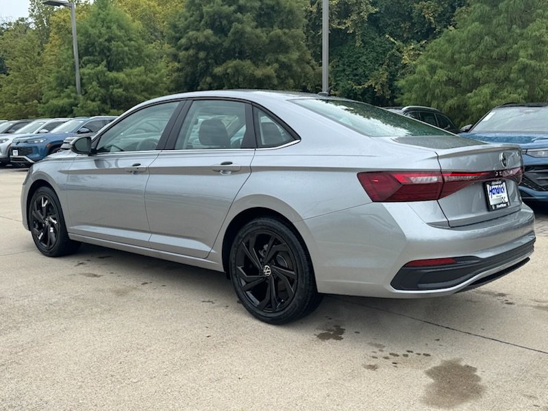 New 2026 Volkswagen Jetta SE FWD image 3