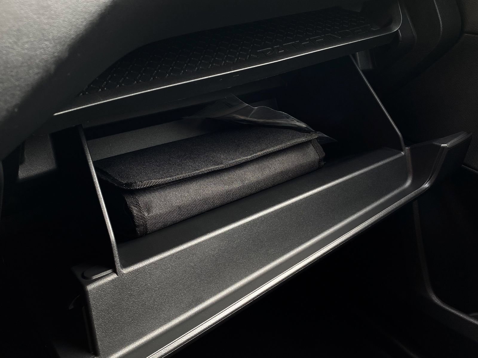 Used 2024 Nissan Pathfinder Platinum w/ Black Appearance Package image 19