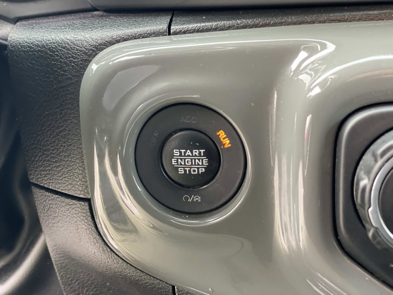 Used 2022 Jeep Wrangler Unlimited Sahara w/ Cold Weather Group image 18