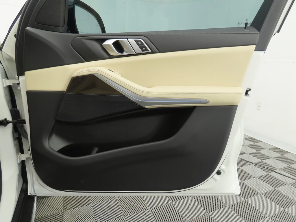 Used 2022 BMW X5 xDrive45e w/ Climate Comfort Package image 24