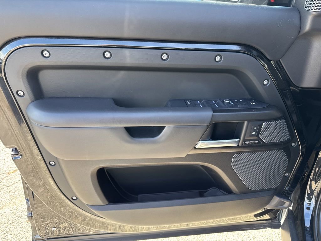 Used 2023 Land Rover Defender 110 V8 image 14