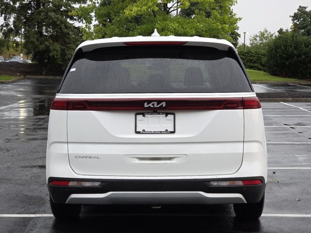 Used 2024 Kia Carnival LX FWD image 20