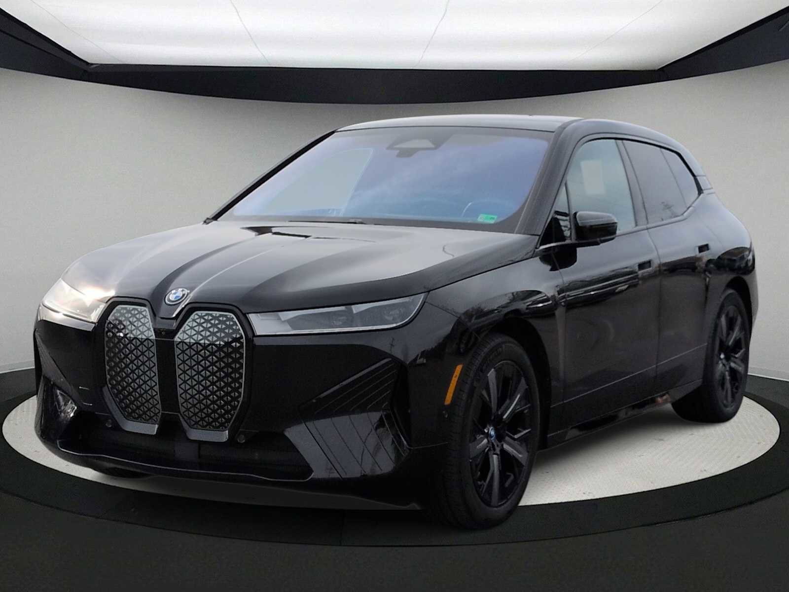 Certified 2025 BMW iX xDrive50 w/ Premium Package image 4