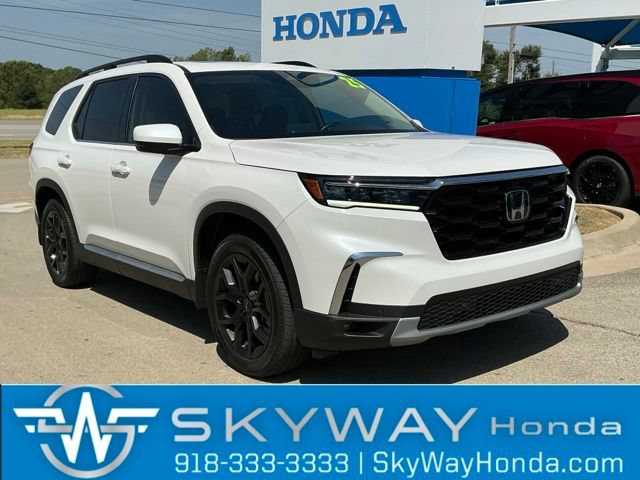 Used 2025 Honda Pilot Touring image 1