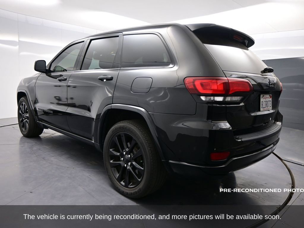 Used 2019 Jeep Grand Cherokee Altitude image 4