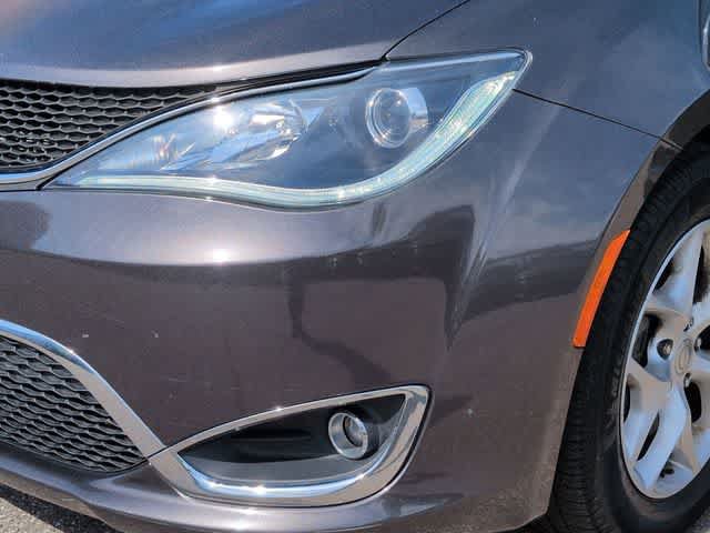 Used 2020 Chrysler Pacifica Limited FWD image 11