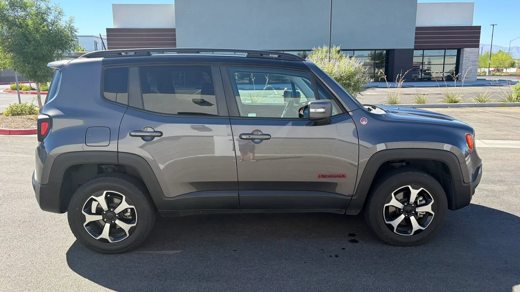 Used 2019 Jeep Renegade Trailhawk w/ Cold Weather Group II AWD/4WD image 6