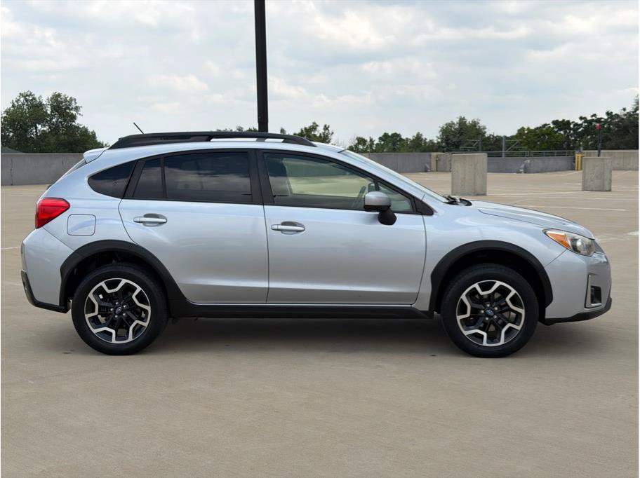 Used 2017 Subaru Crosstrek 2.0i Premium AWD/4WD image 9