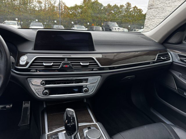 Used 2018 BMW 740i xDrive image 24