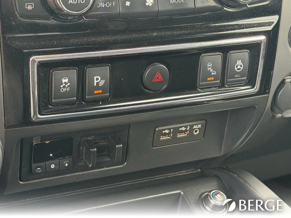 Used 2019 Nissan Titan Platinum Reserve AWD/4WD image 30