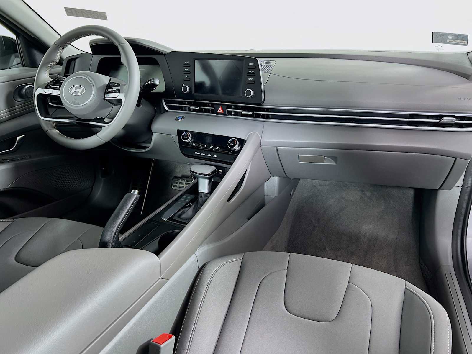 Certified 2025 Hyundai Elantra Sport image 27